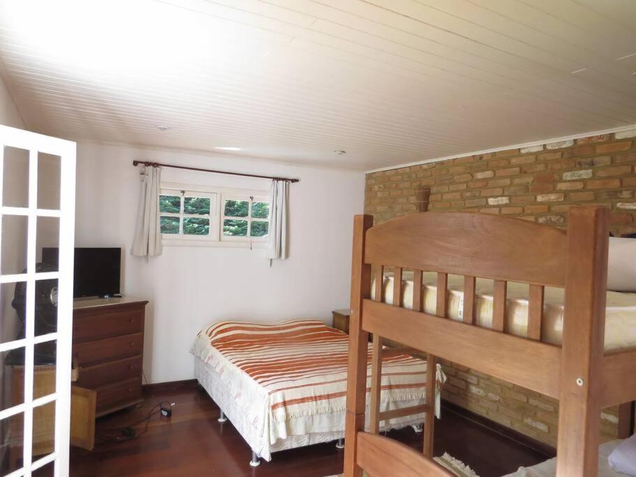 Linda casa em Mury,com riacho e lareira