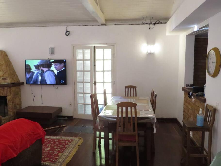Linda casa em Mury,com riacho e lareira
