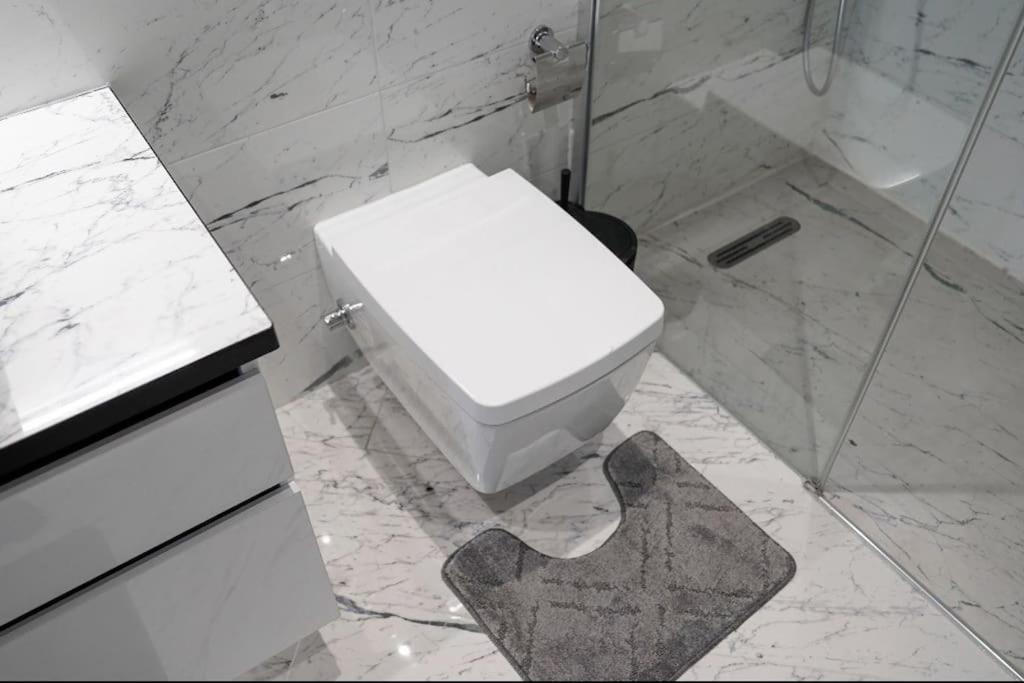 Most lavish apt 40 Floor skyviwe ist