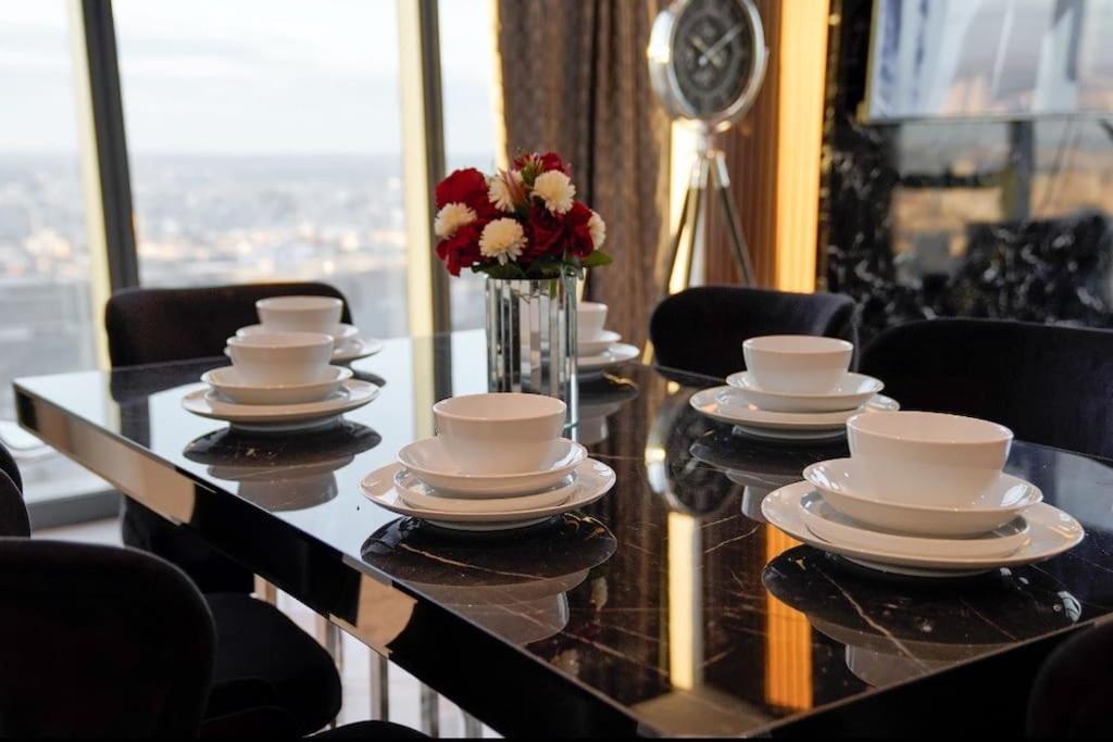 Most lavish apt 40 Floor skyviwe ist