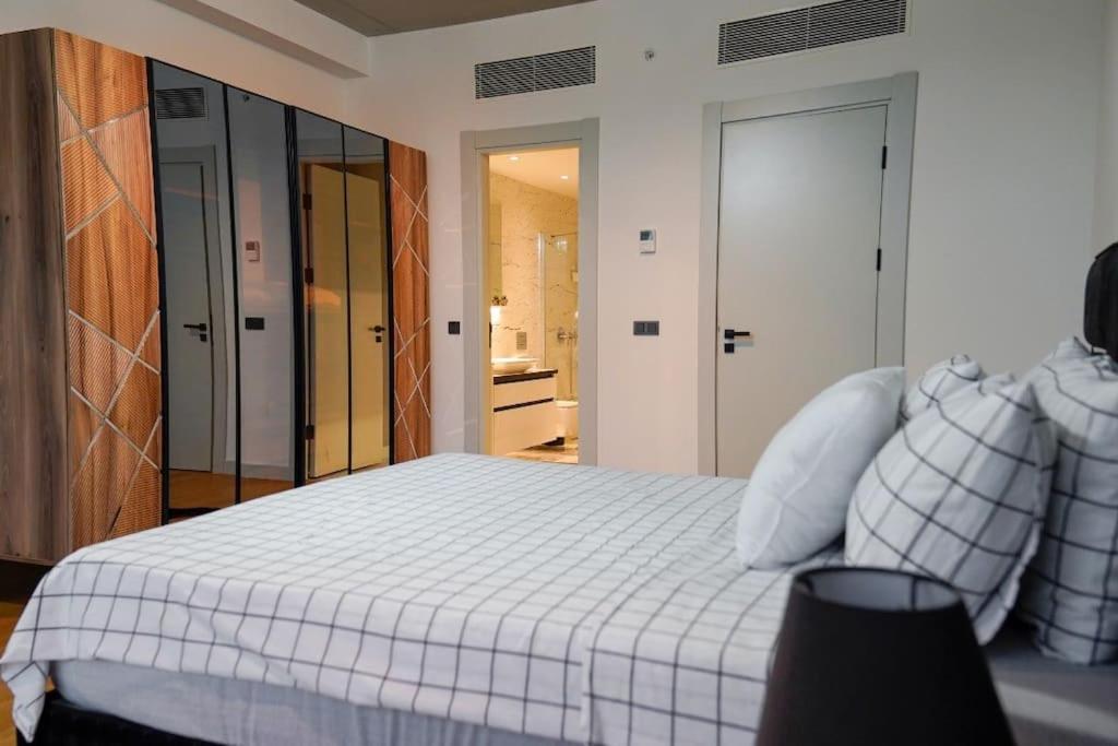 Most lavish apt 40 Floor skyviwe ist