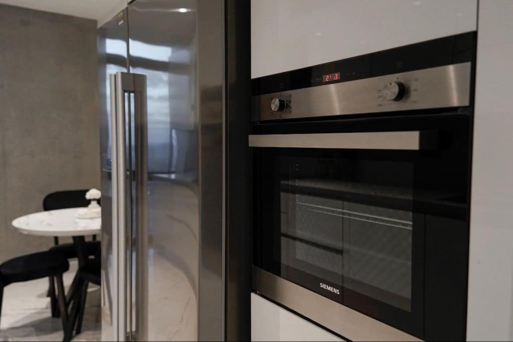 Most lavish apt 40 Floor skyviwe ist