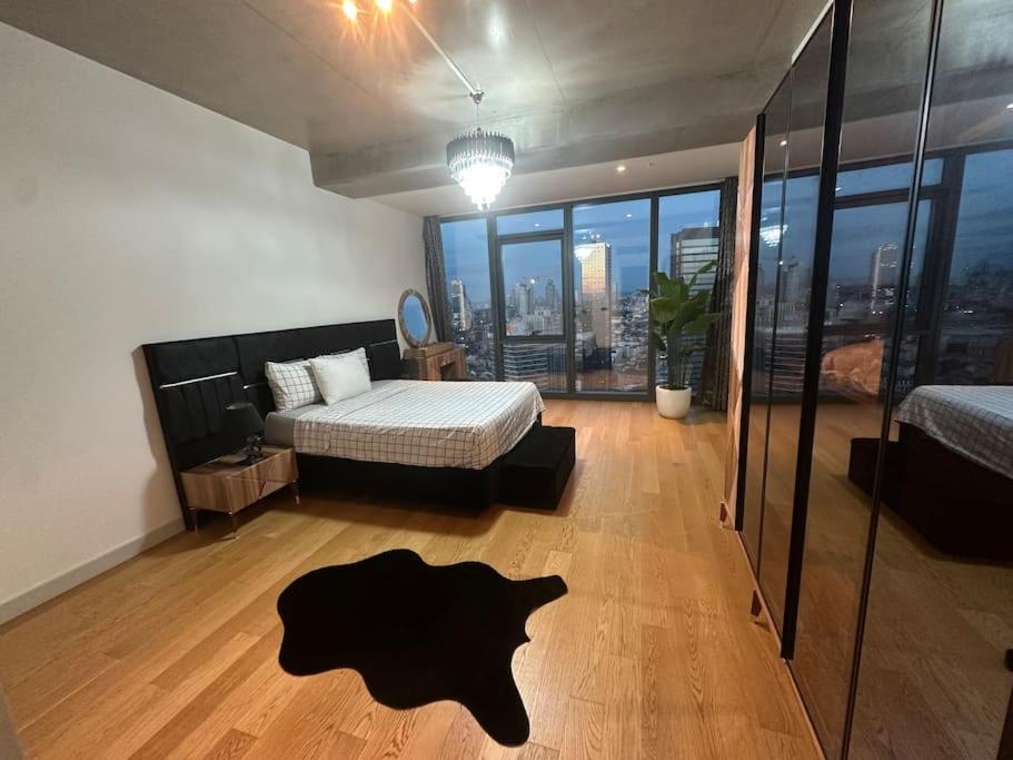 Most lavish apt 40 Floor skyviwe ist