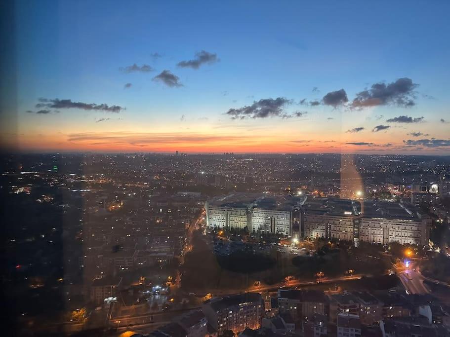 Most lavish apt 40 Floor skyviwe ist