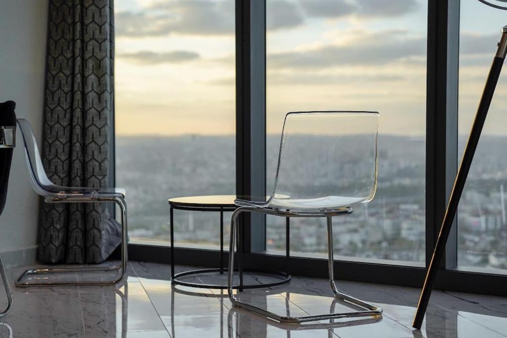 Most lavish apt 40 Floor skyviwe ist