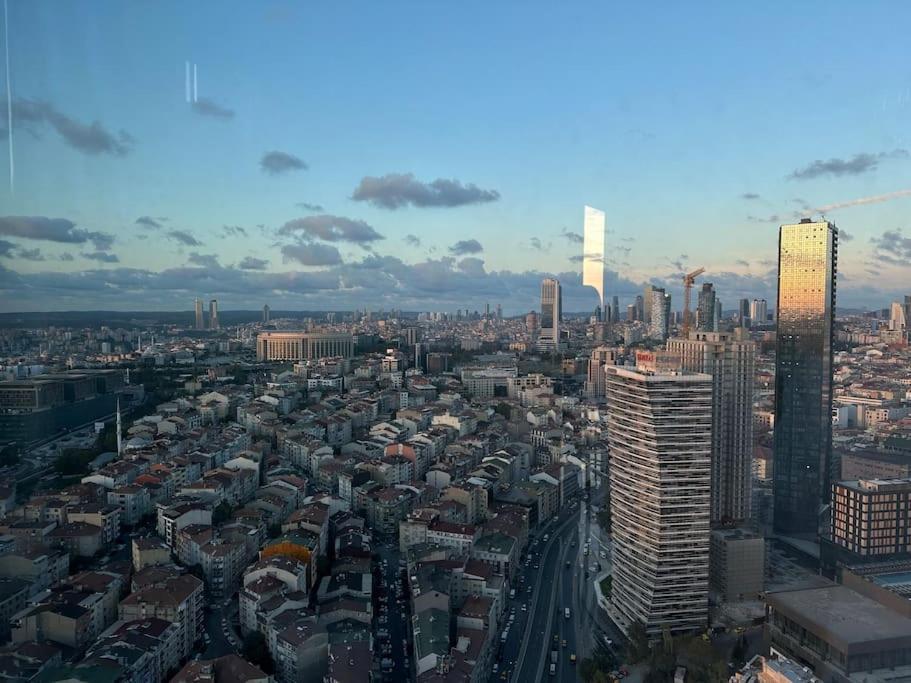 Most lavish apt 40 Floor skyviwe ist