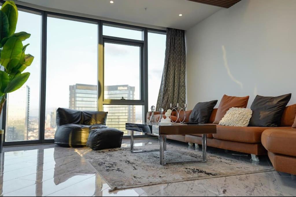 Most lavish apt 40 Floor skyviwe ist