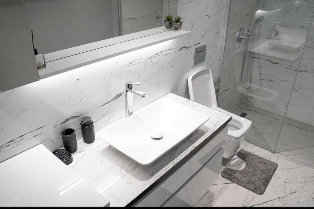 Most lavish apt 40 Floor skyviwe ist