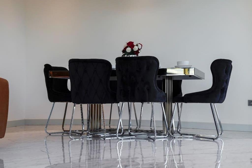 Most lavish apt 40 Floor skyviwe ist