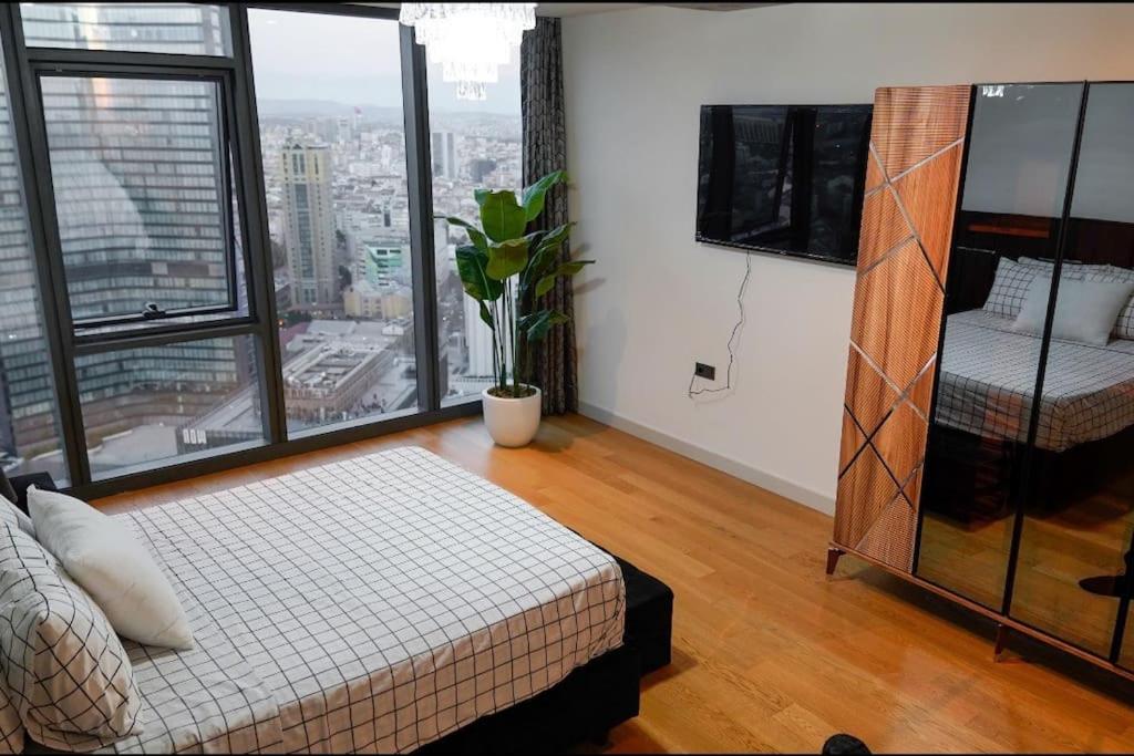 Most lavish apt 40 Floor skyviwe ist