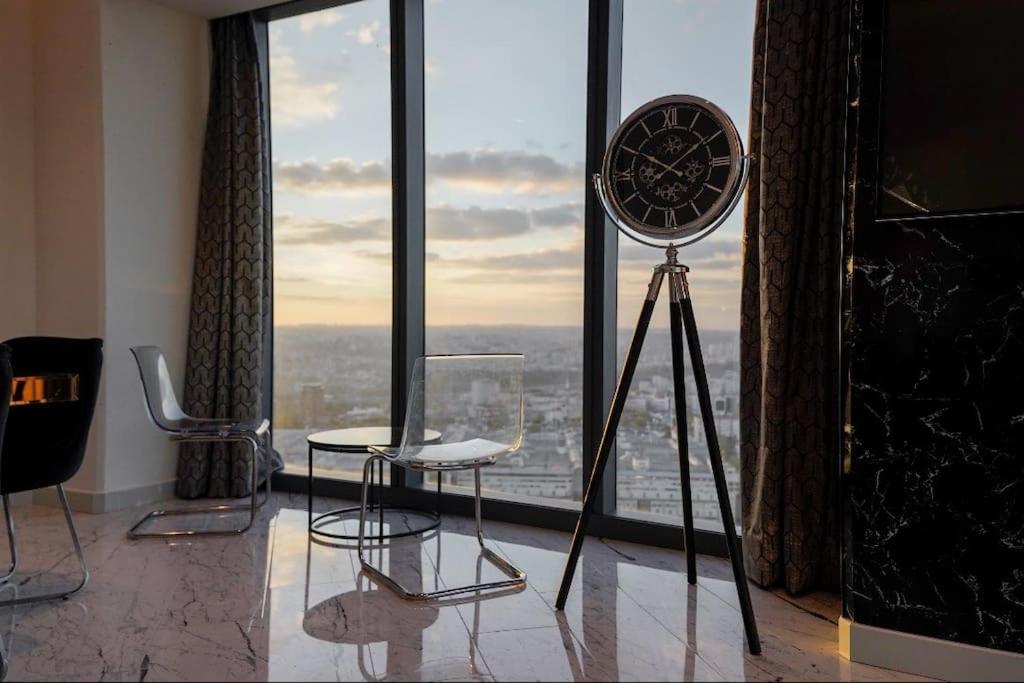 Most lavish apt 40 Floor skyviwe ist