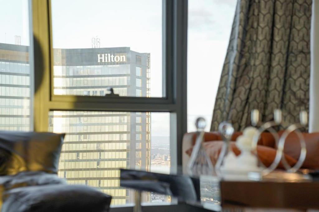 Most lavish apt 40 Floor skyviwe ist