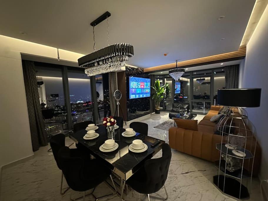 Most lavish apt 40 Floor skyviwe ist