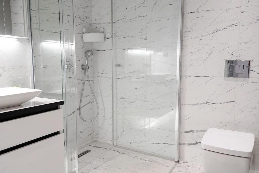 Most lavish apt 40 Floor skyviwe ist