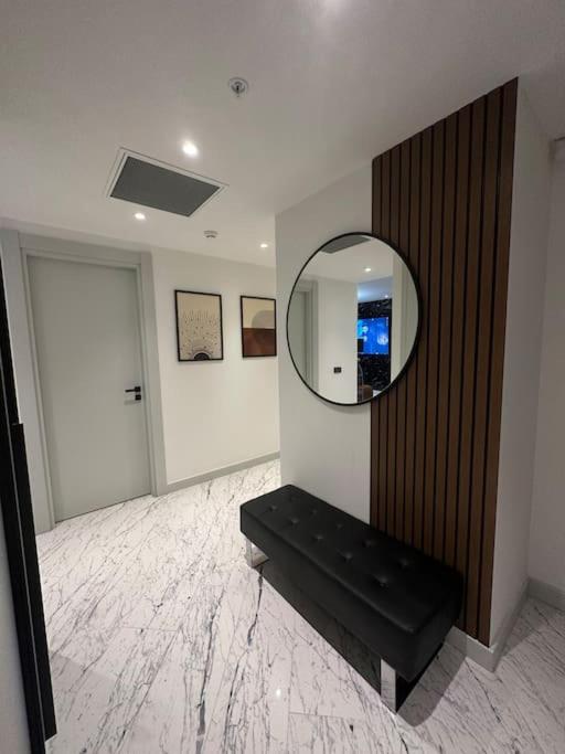 Most lavish apt 40 Floor skyviwe ist