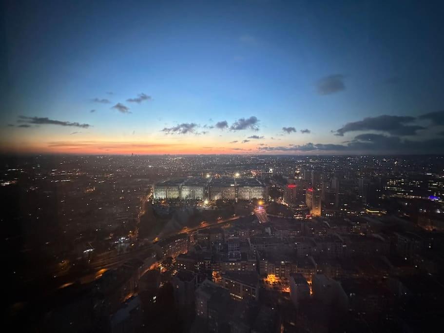 Most lavish apt 40 Floor skyviwe ist