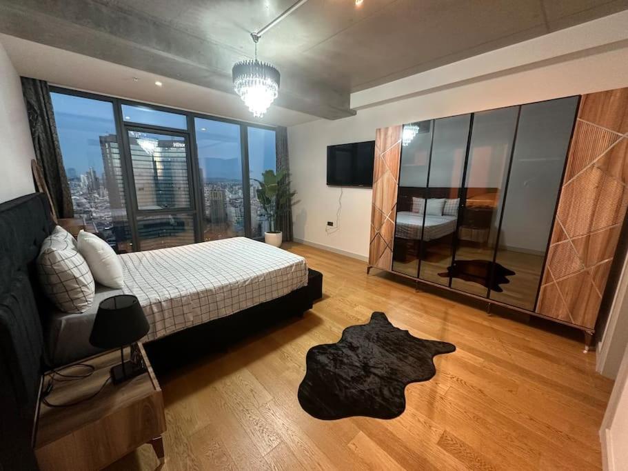 Most lavish apt 40 Floor skyviwe ist