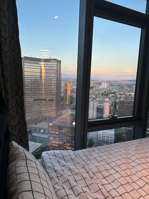 Most lavish apt 40 Floor skyviwe ist