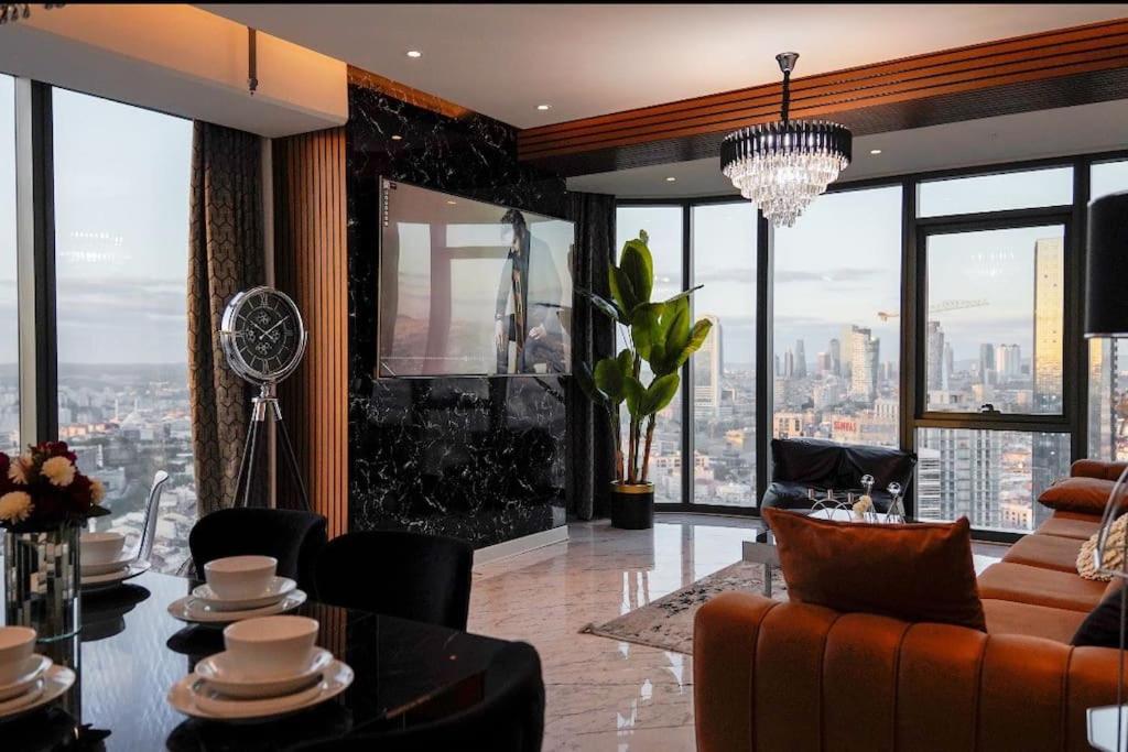 Most lavish apt 40 Floor skyviwe ist