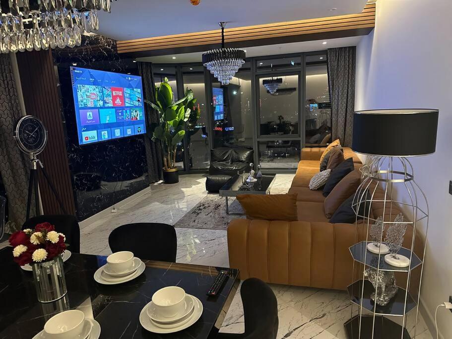 Most lavish apt 40 Floor skyviwe ist