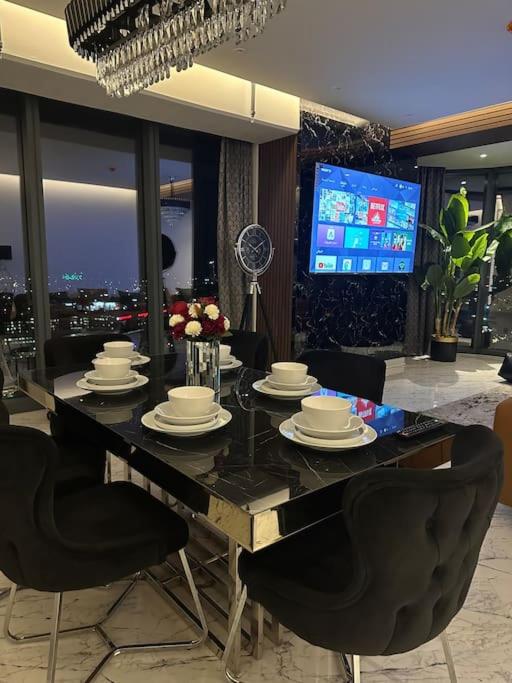 Most lavish apt 40 Floor skyviwe ist