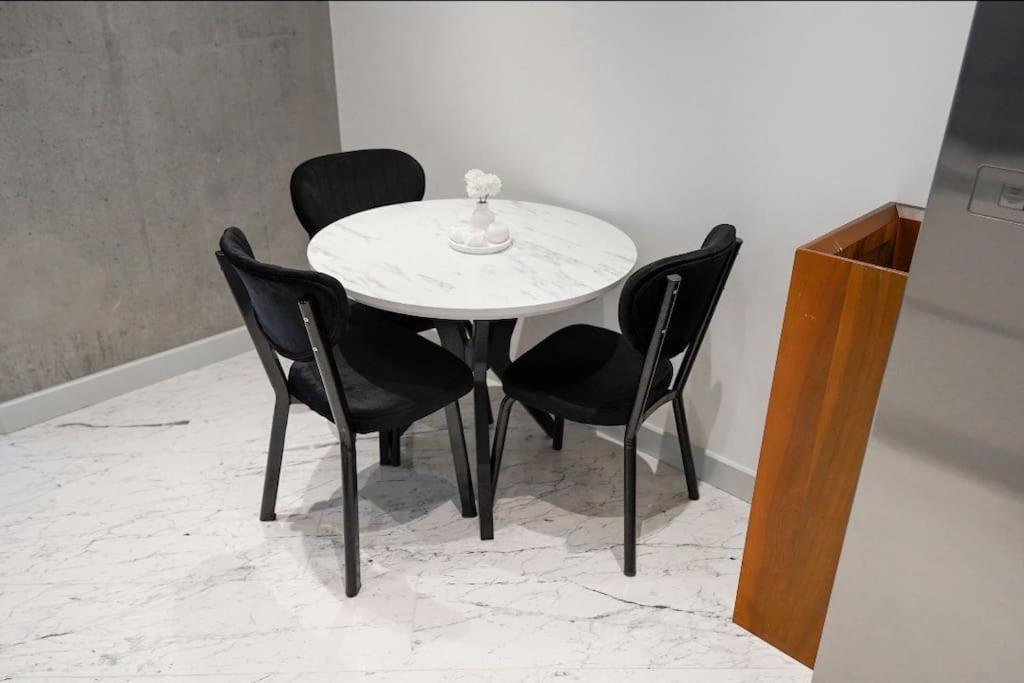 Most lavish apt 40 Floor skyviwe ist