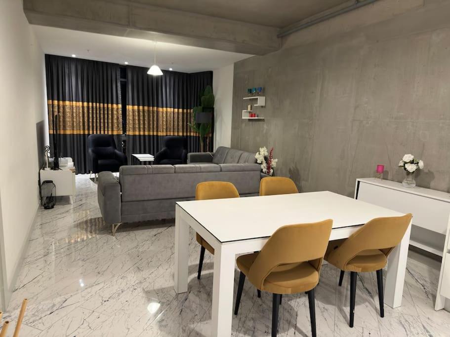 Luxury suites with gym and pool floor40