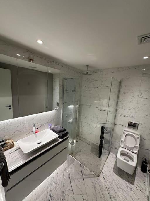 Luxury suites with gym and pool floor40