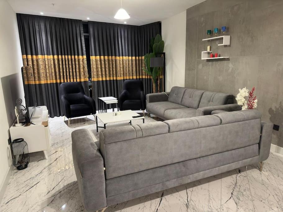 Luxury suites with gym and pool floor40