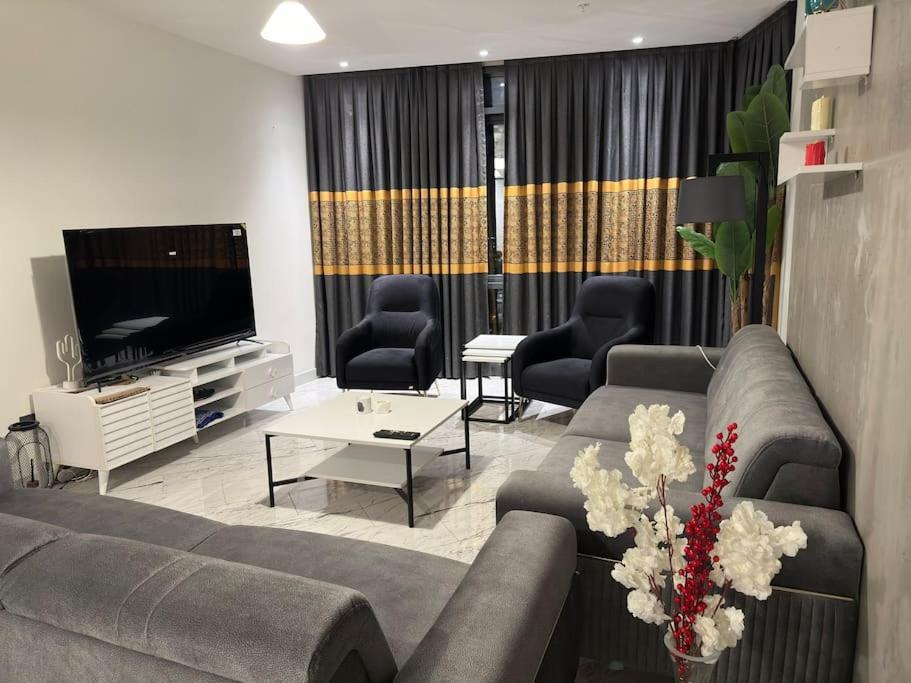 Luxury suites with gym and pool floor40