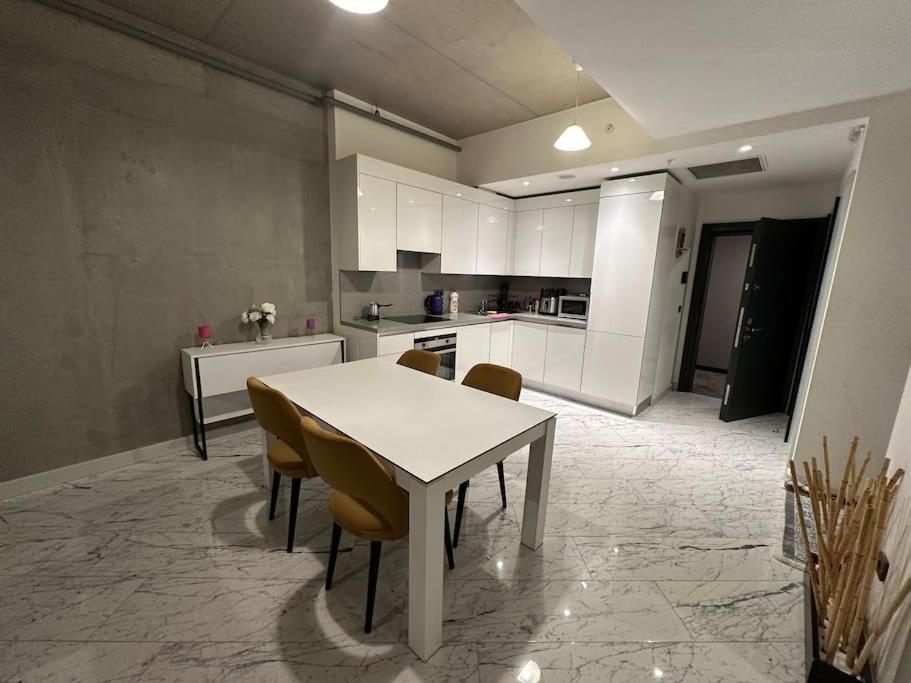 Luxury suites with gym and pool floor40