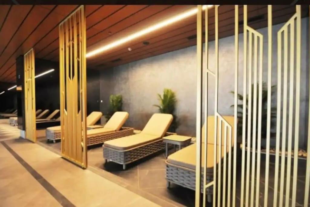 Luxury suites with gym and pool floor40