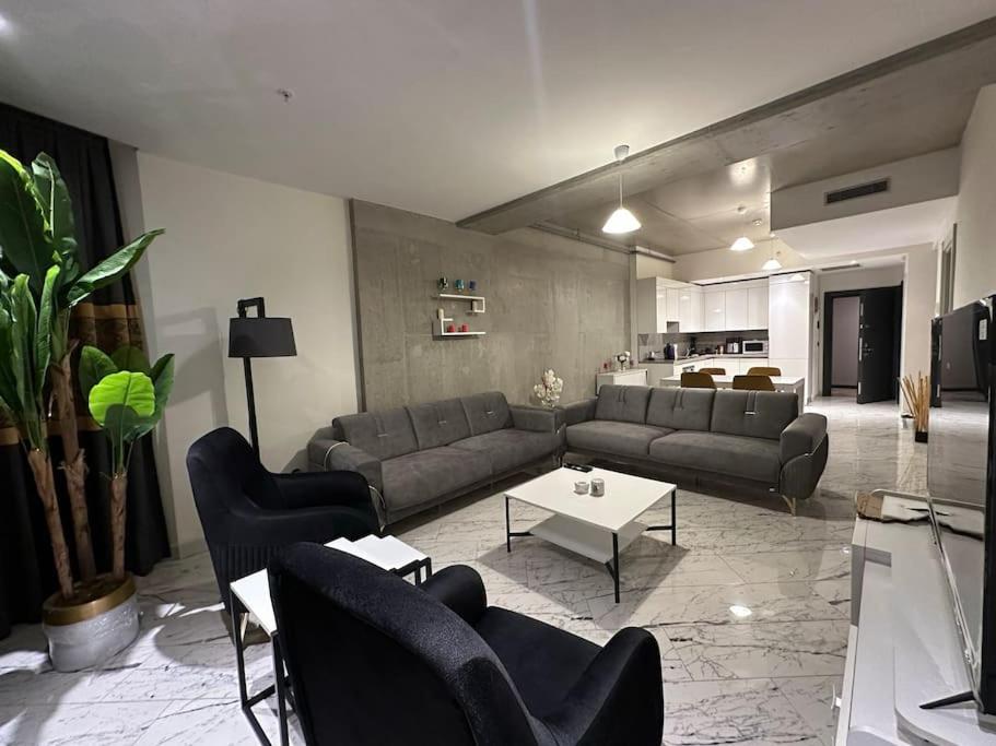 Luxury suites with gym and pool floor40