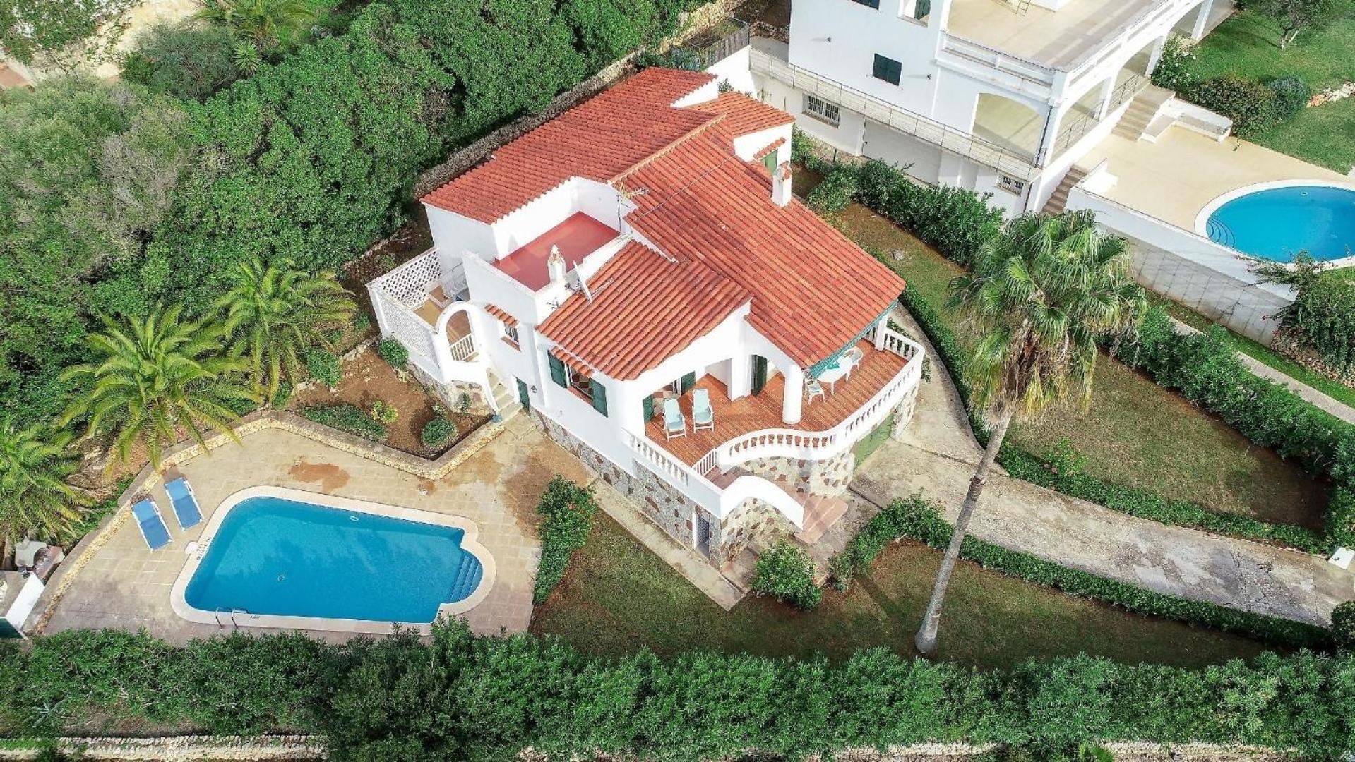 Moderne, frische Familienvilla Allondra