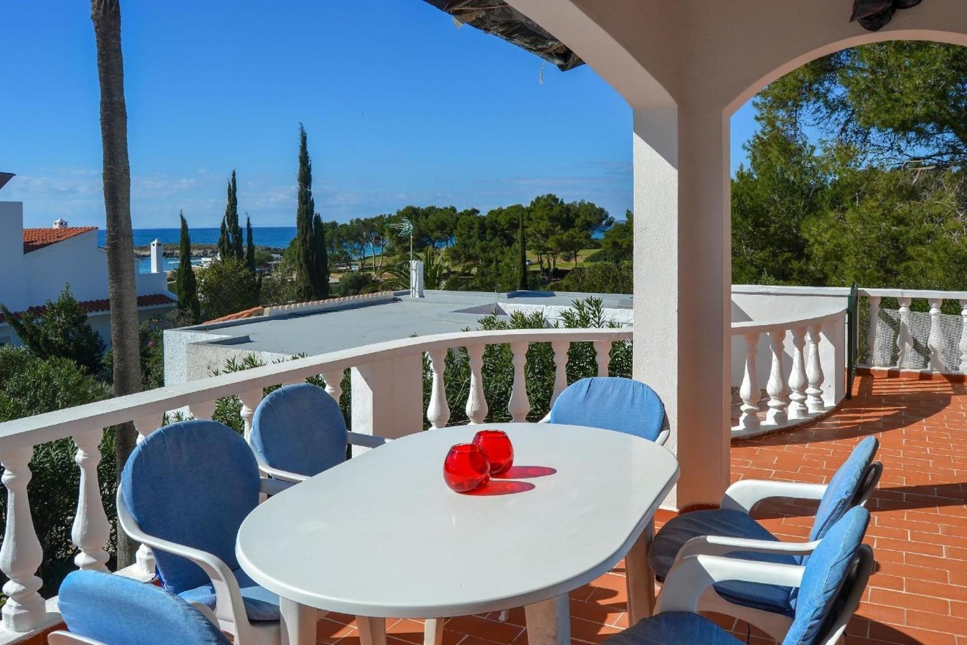 Moderne, frische Familienvilla Allondra