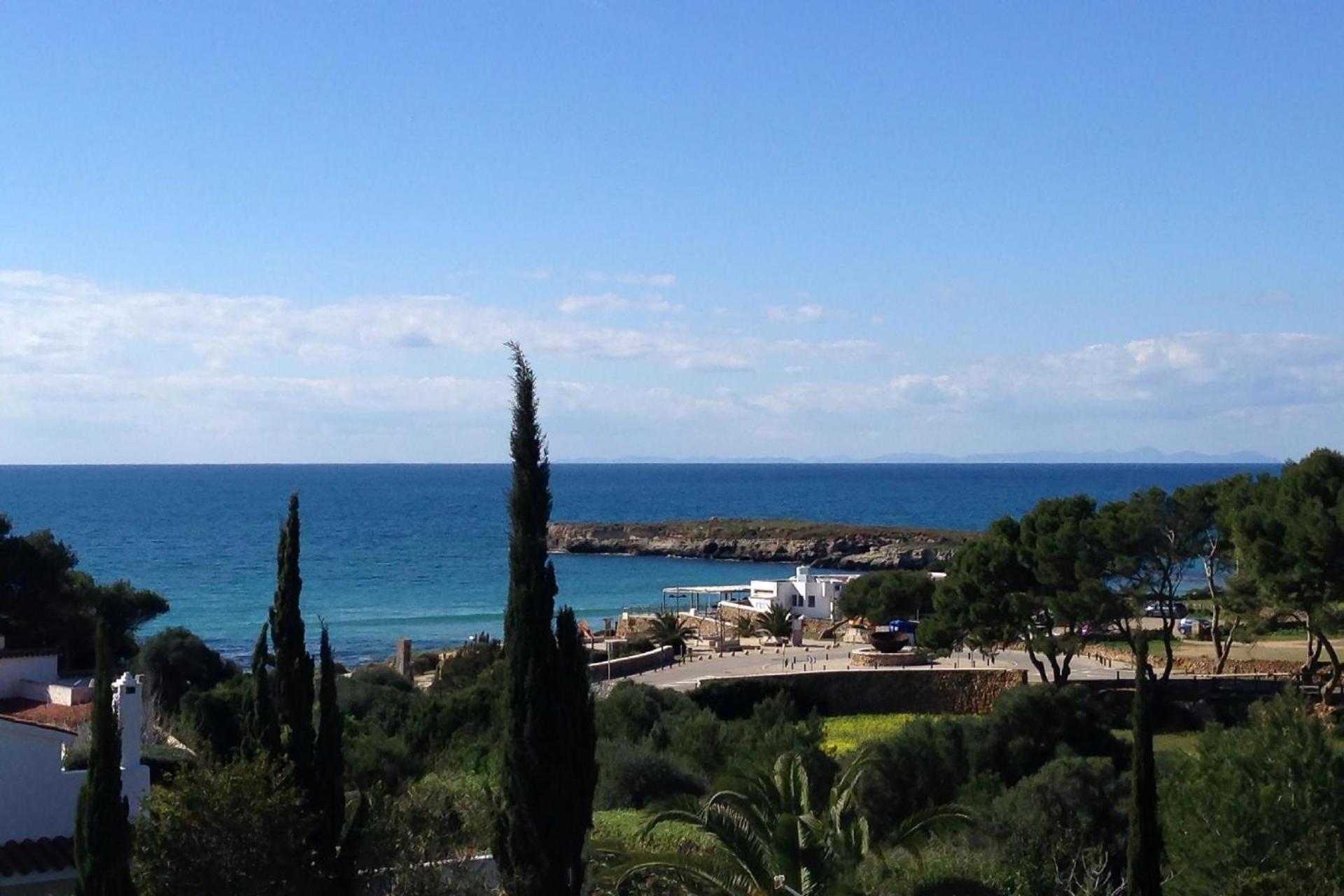 Moderne, frische Familienvilla Allondra