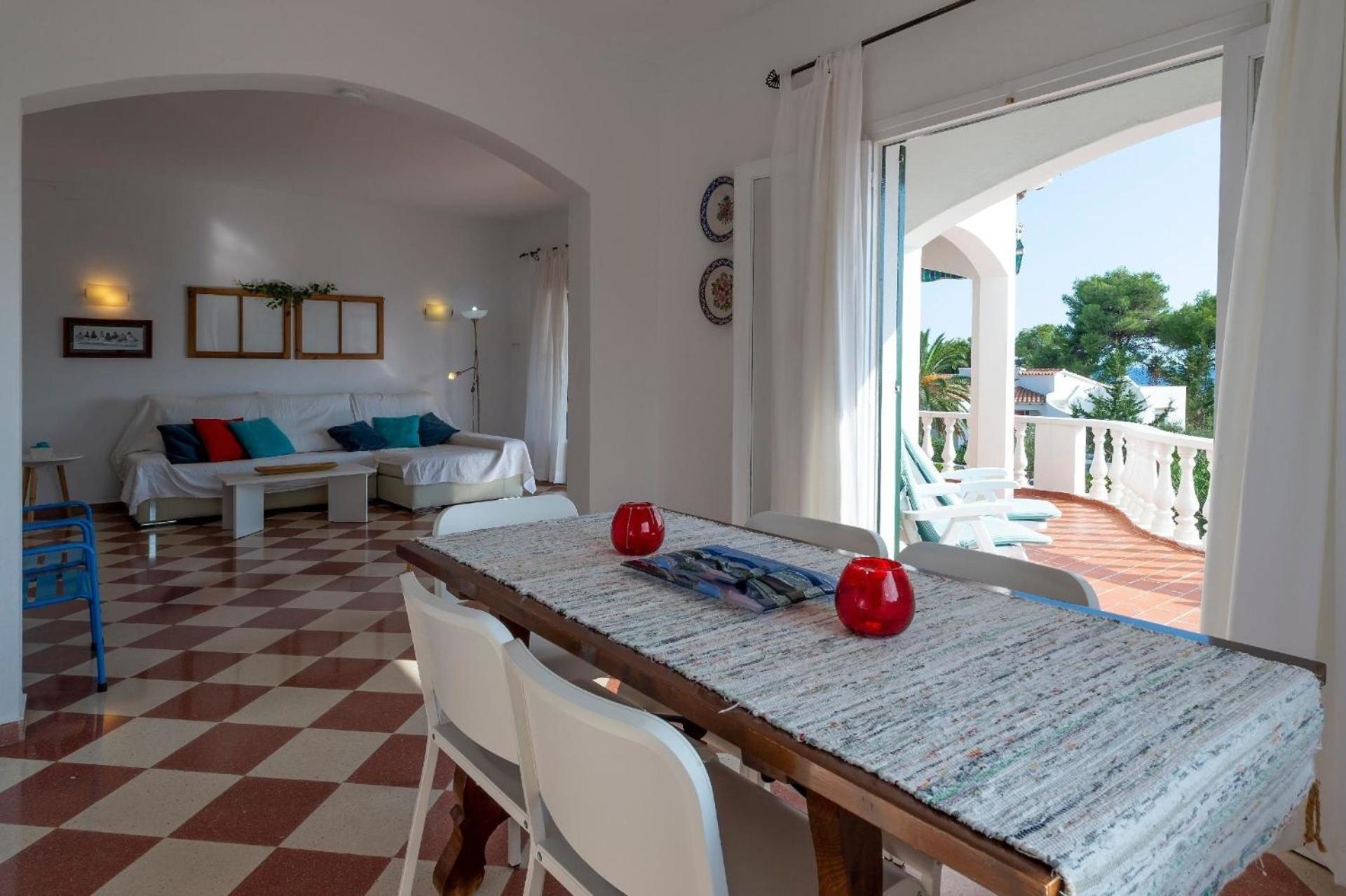 Moderne, frische Familienvilla Allondra
