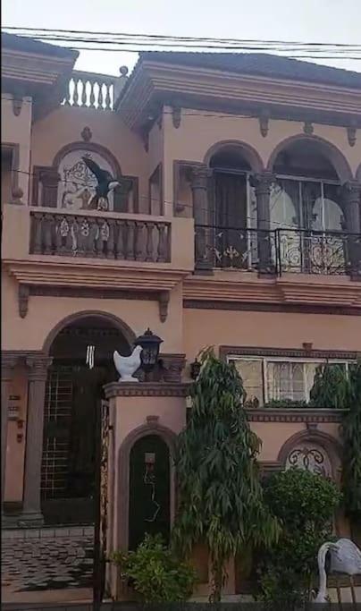 Suite Spot - Private - Two Bedroom Apartment close to Airport and City