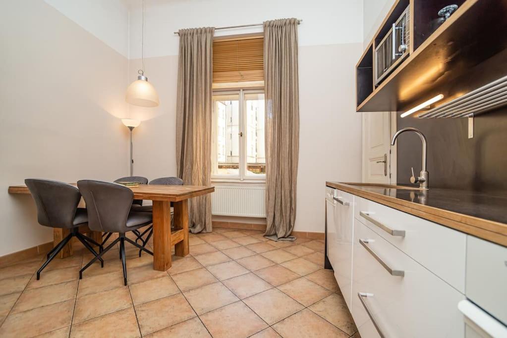 Large and modern apartment in the heart of Prague