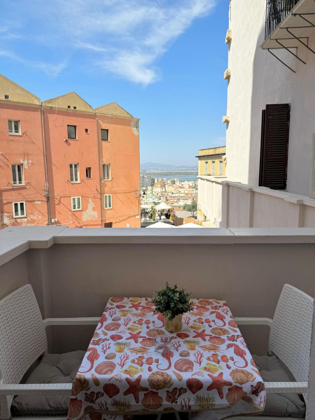 Casa Leonardo, a panoramic view of Cagliari with free car parking photo 2