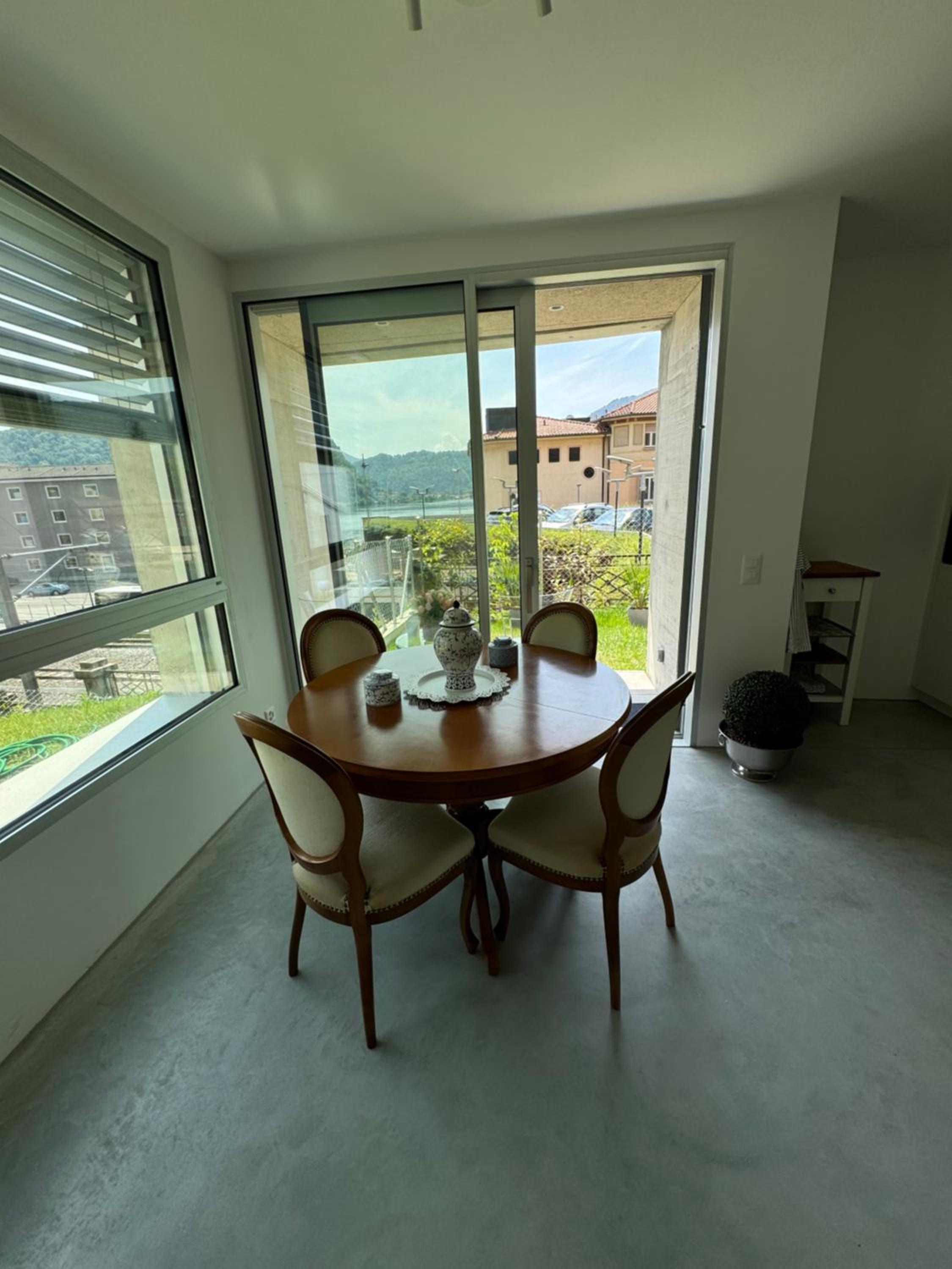 Neue Gartenwohnung mit Sicht auf den Luganersee
