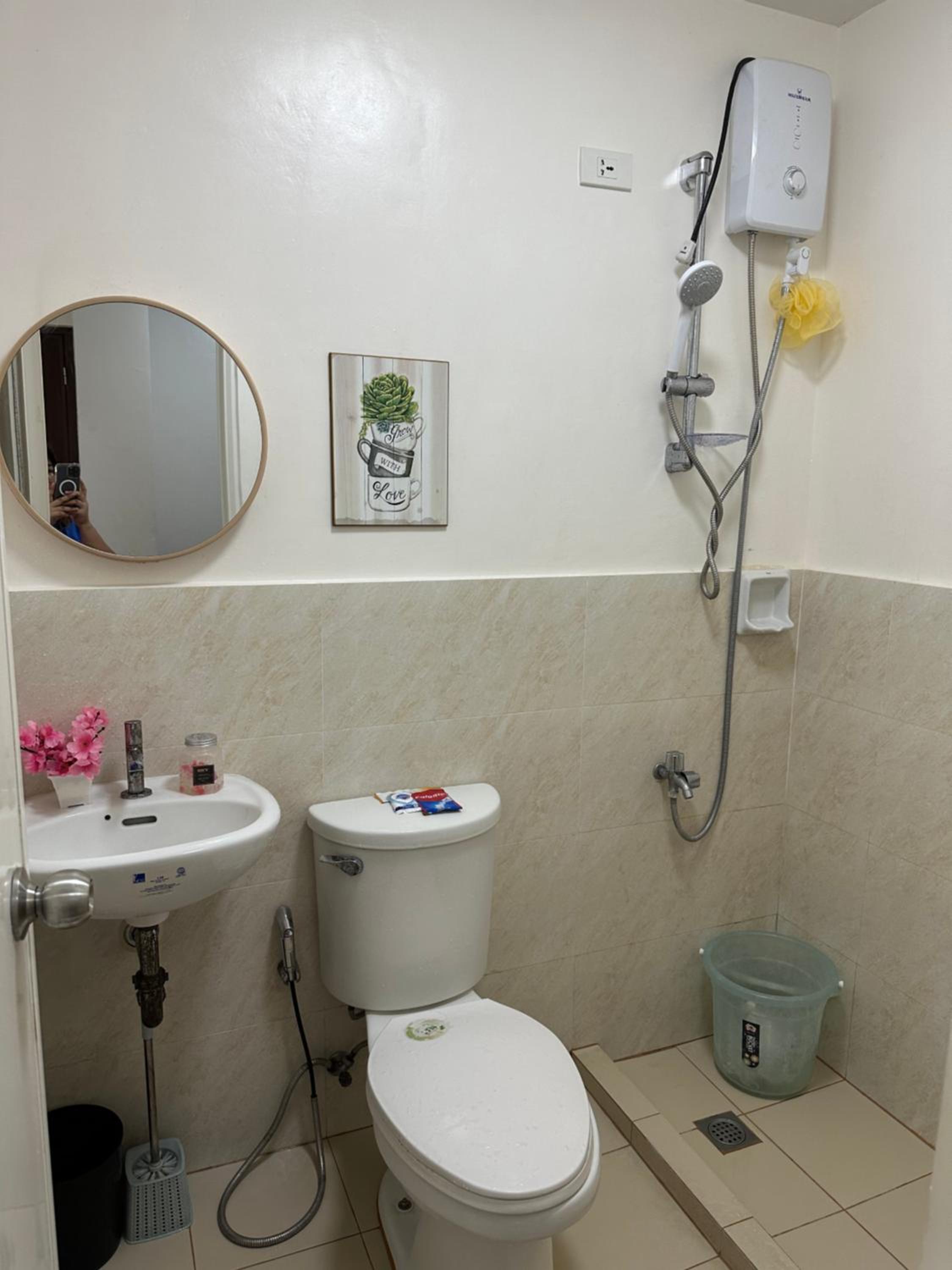 Almond drive Condo Cozy 1BR Talisay view 5