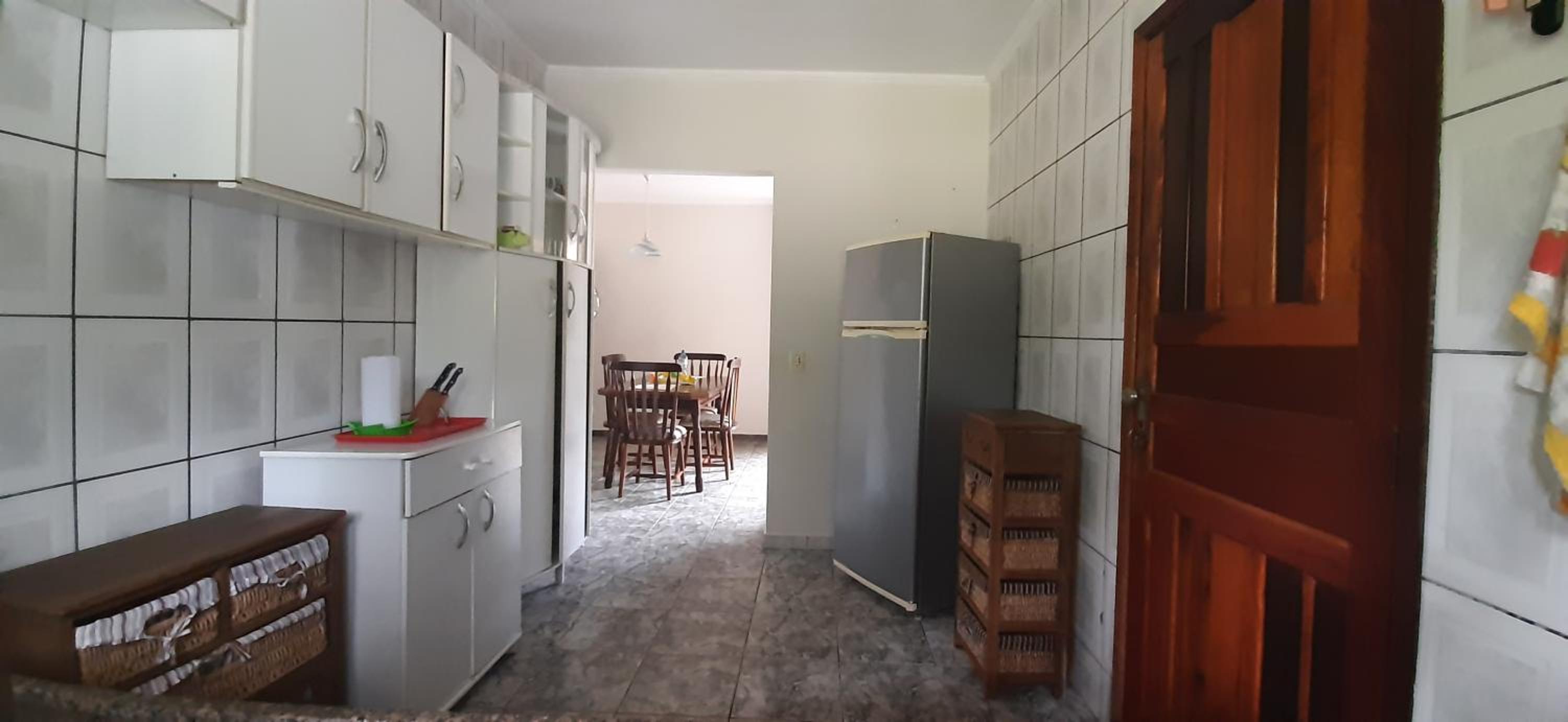 Caso em condomínio com lago, serra, campo e mar