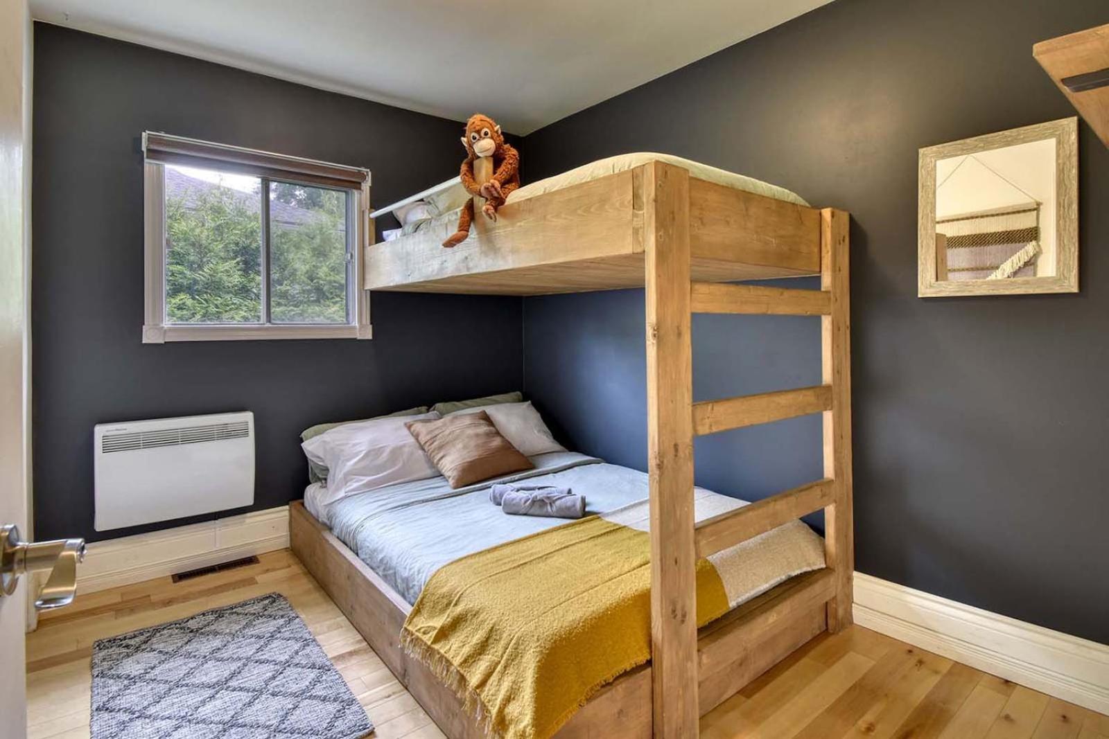 Le Chickadee Chalet, Near Mont-Tremblant, River & Beach View, Wooded Area