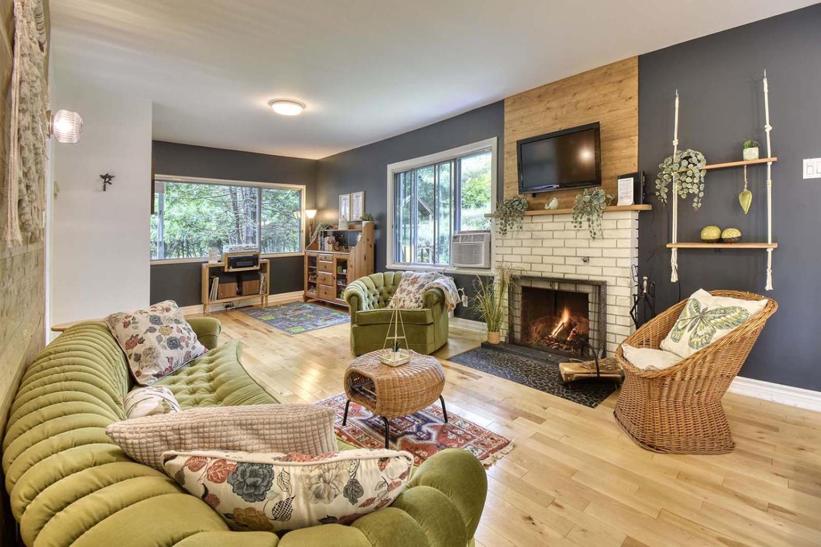 Le Chickadee Chalet, Near Mont-Tremblant, River & Beach View, Wooded Area
