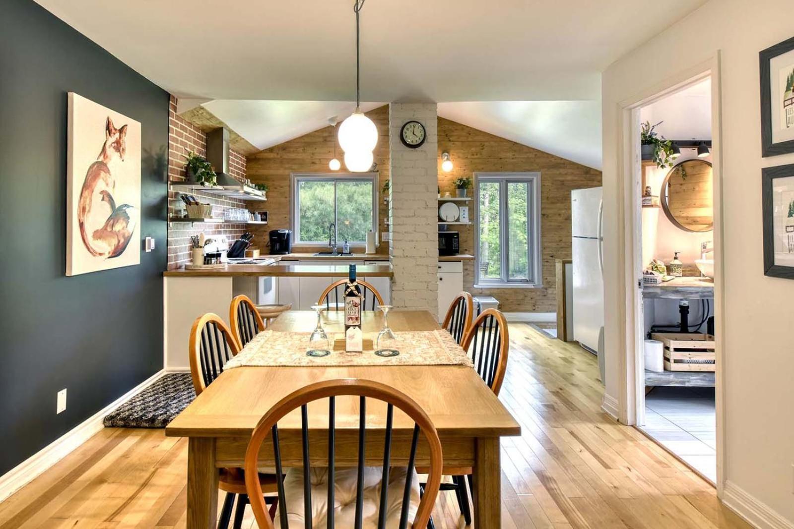 Le Chickadee Chalet, Near Mont-Tremblant, River & Beach View, Wooded Area