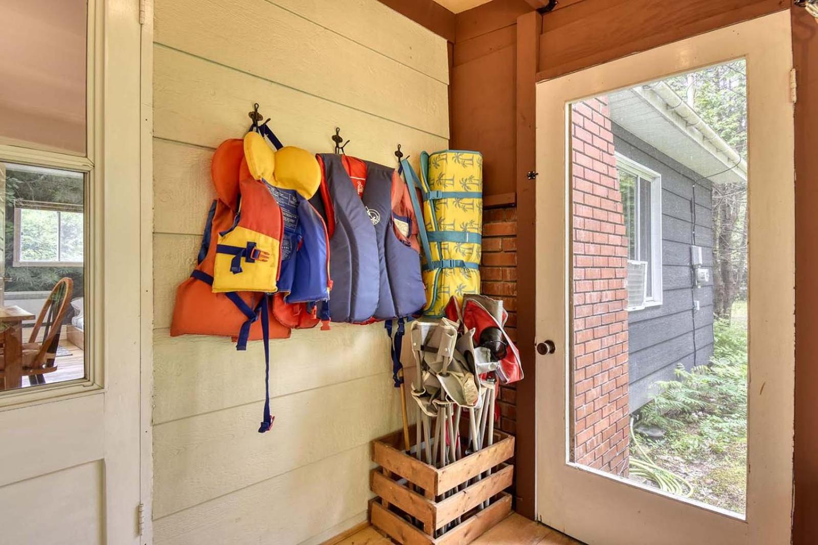 Le Chickadee Chalet, Near Mont-Tremblant, River & Beach View, Wooded Area
