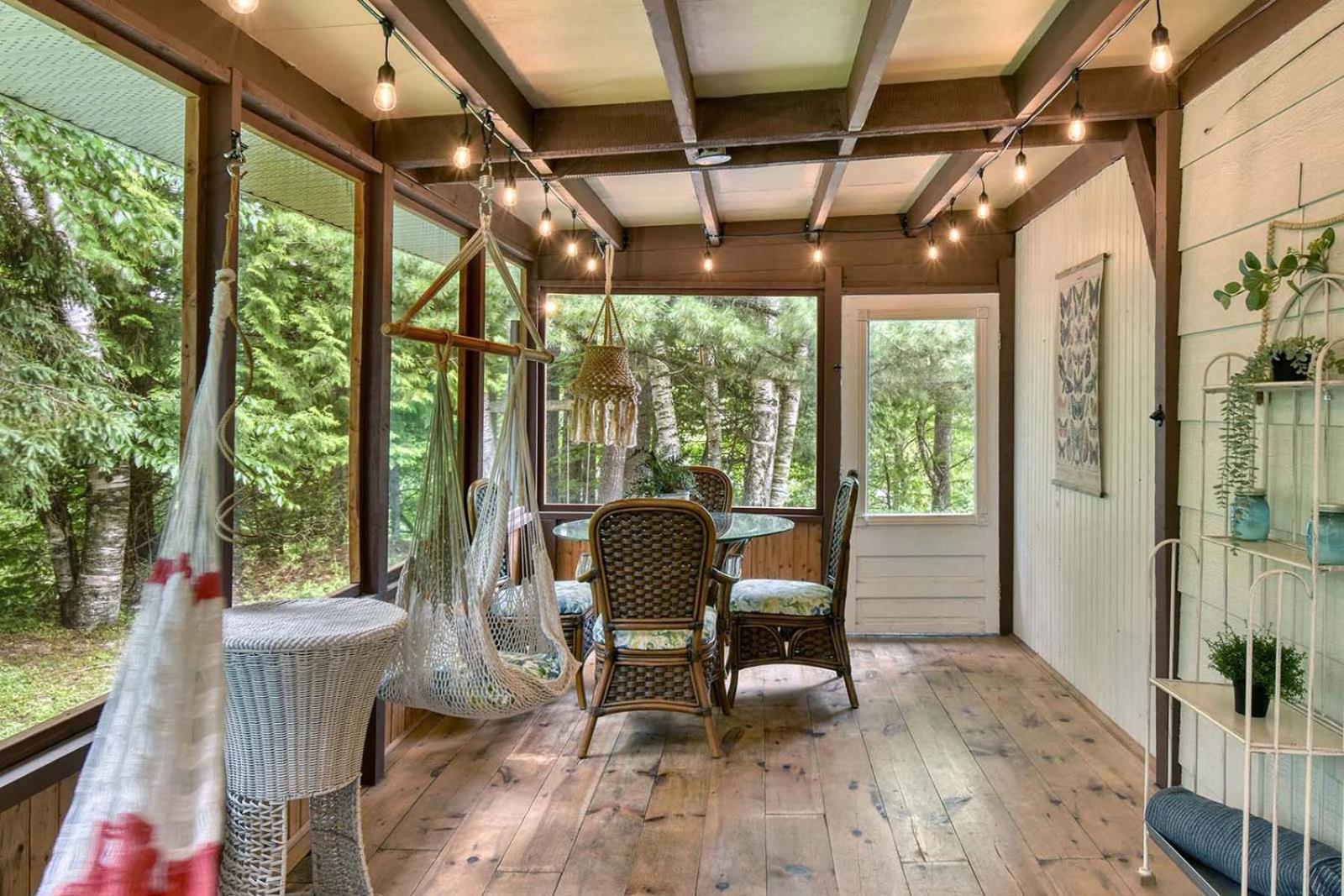 Le Chickadee Chalet, Near Mont-Tremblant, River & Beach View, Wooded Area
