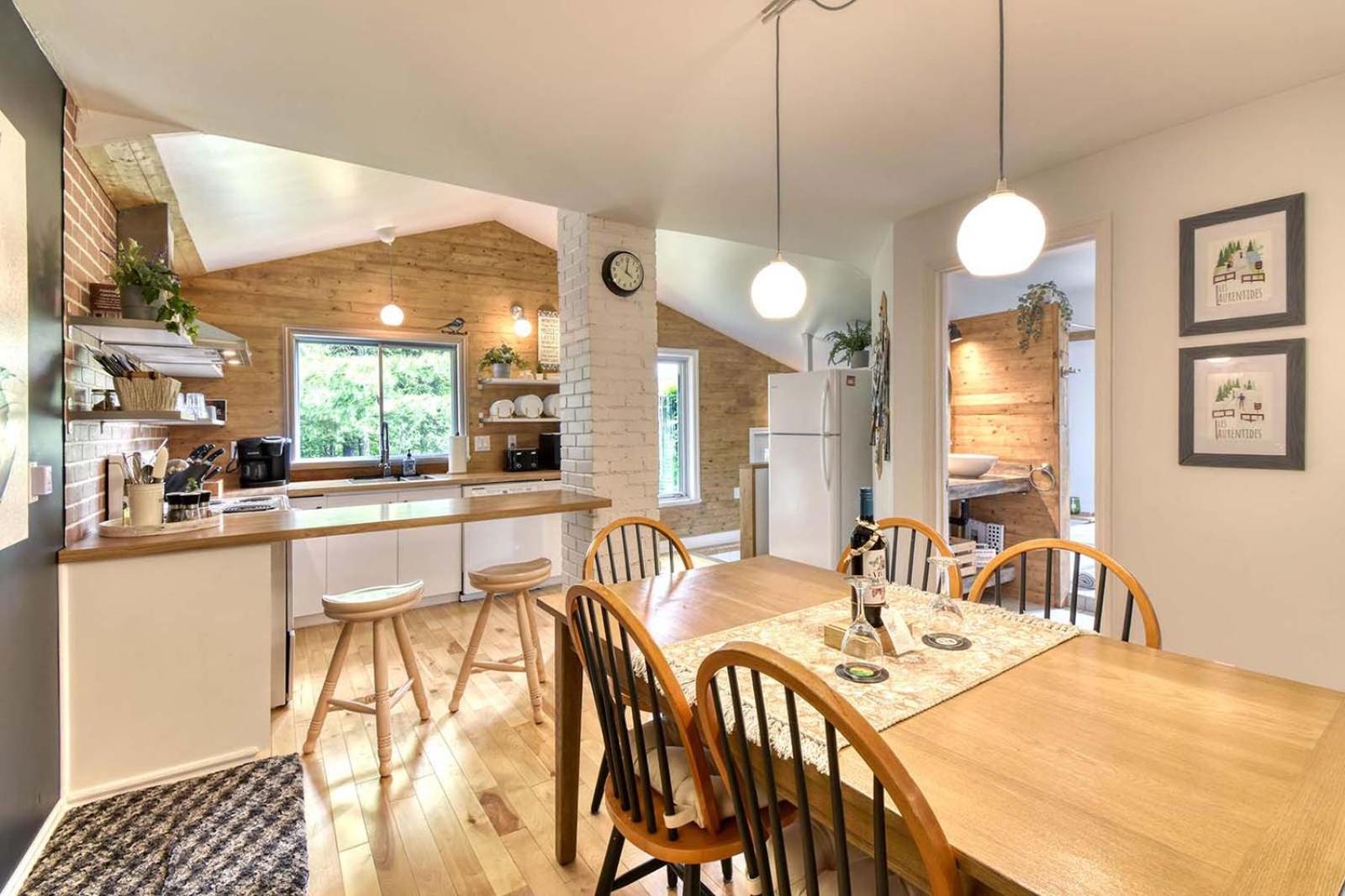 Le Chickadee Chalet, Near Mont-Tremblant, River & Beach View, Wooded Area
