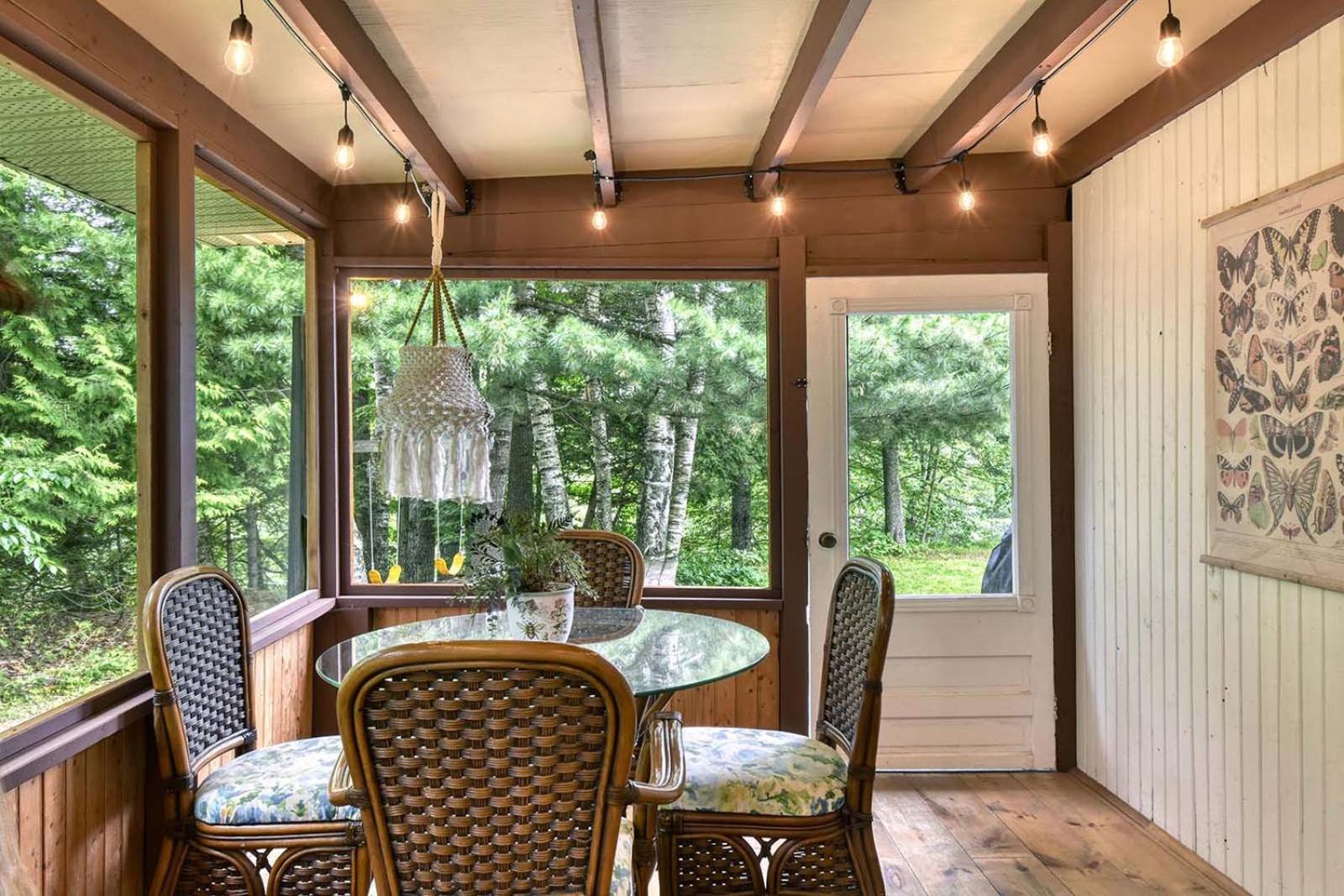 Le Chickadee Chalet, Near Mont-Tremblant, River & Beach View, Wooded Area